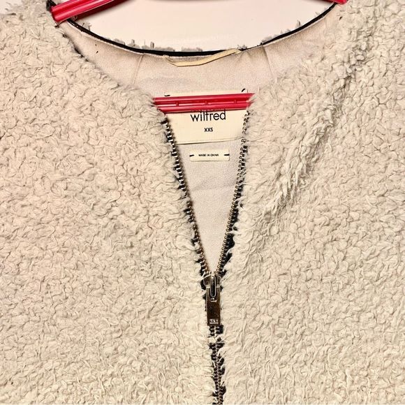 ARITZIA Wilfred Fluffy Cream Vest (Size XXS) - Picture 3 of 13